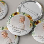 Foto på solrossolrosfoto med flytande Blommigt Knapp<br><div class="desc">Knappen perfekt för vänner och familj till bära på en begravning med en bild av din älskade och ord "i kärleksfullt minne" och deras namn. Utformningen har en blommigt med solrosfärg.</div>