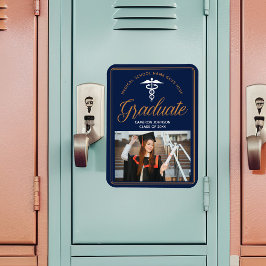Foto på Studenten från sjuksköterskeskolan i Guld Magnet