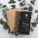 Foto på svart guld inbjudningar<br><div class="desc">En modern elegant och inbjudan. En svart bakgrund dekorerad med faux guld konetti. Anpassa och lägg till bild,  närmare uppgifter om namn och party. Vit text.</div>
