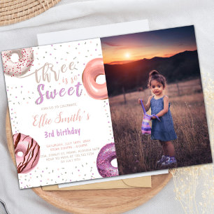 Foto på Tre sötade Rosa Donut Birthday-inbjudninga Inbjudningar
