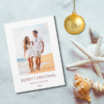 Foto på Tropical Beach Vacation Photo Julkort<br><div class="desc">Tropiskt Beach-kort för helgdag,  med kusttema och röd typografi. Med anpassadets röda text kan du lägga till en egen text. Du kan också ändra fotot med ett eget för att göra det speciellt. Underbar för att skicka önskemål från semestermålet.</div>