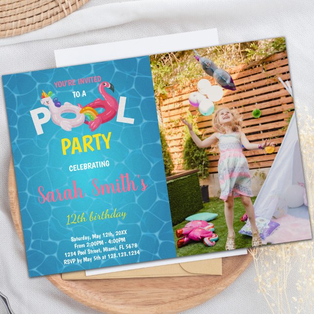 Foto på Unicorn Flamingo Bassäng Birthday-inbjudan Inbjudningar (Unicorn Flamingo Pool Birthday Invitations photo)