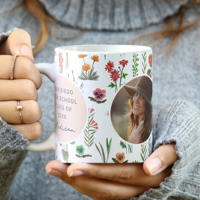 Foto på vildblommaflicka vid examen kaffemugg (Wildflower Girl Graduation Photo Coffee Mug)