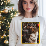 Foto på Winter Magazine Cover Gravid T Shirt<br><div class="desc">Håll dig mysigt och snyggt den här julhelgen med vår Winter Magazine Cover Stil Sweater med rubriken "Baby, IT's Kall Outside". Det här trendiget är fullt av anpassade. Lägg till foto, personlig, namn och hälsning för att göra det unikt för dig. Perfekt för julfester, julfoton, eller som en keepsaké, det...</div>