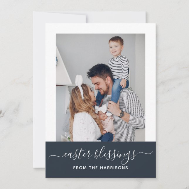 Foto Påsk på enkel Elegant Navy Script Family Julkort (Framsida)