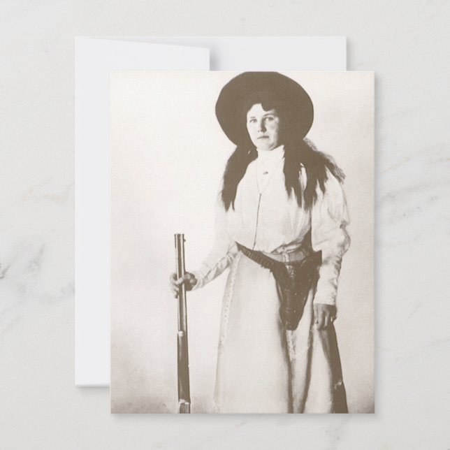 Foto Porträtt från en Cowgirl Holding a Rifle, c19 (Framsida)