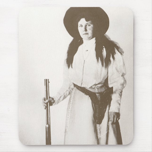 Foto Porträtt från en Cowgirl Holding a Rifle, c19 Musmatta (Framsidan)