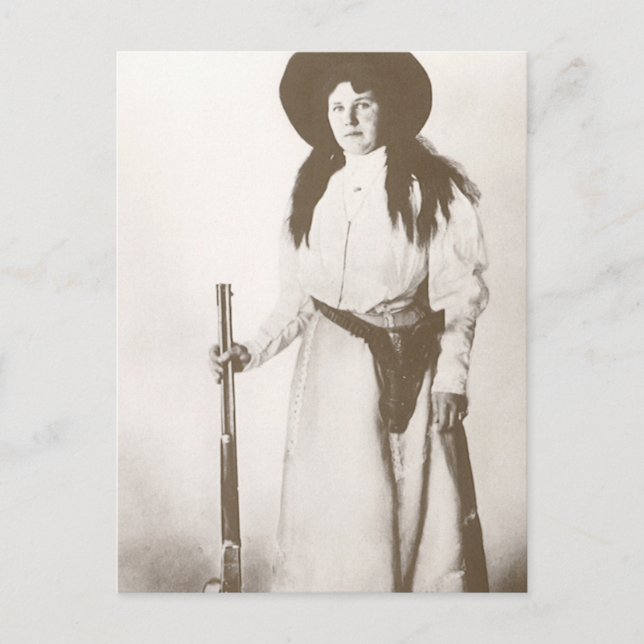 Foto Porträtt från en Cowgirl Holding a Rifle, c19 Vykort (Framsida)