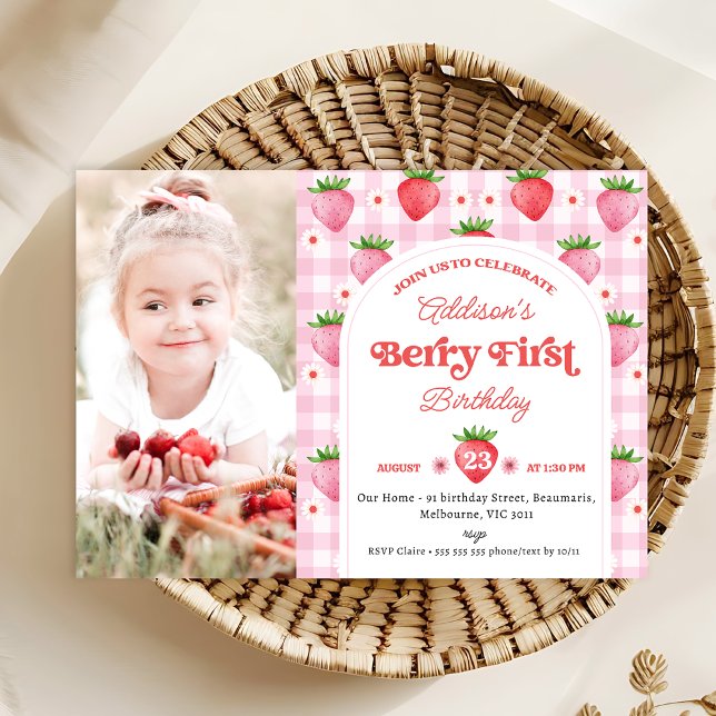 Foto Red Strawberry Berry Sweet 1st Birthday Inbjudningar (Photo Berry First Birthday Invitation Template Modern, Strawberry Berry First Birthday Invitation )