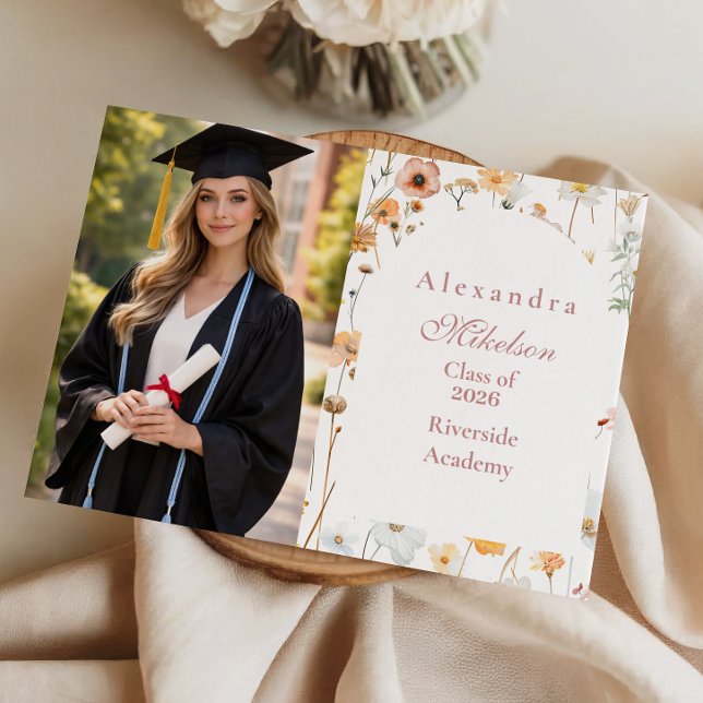 Foto Romantiska Trädgårdsblommor Examen Meddelande (Skapare uppladdad)