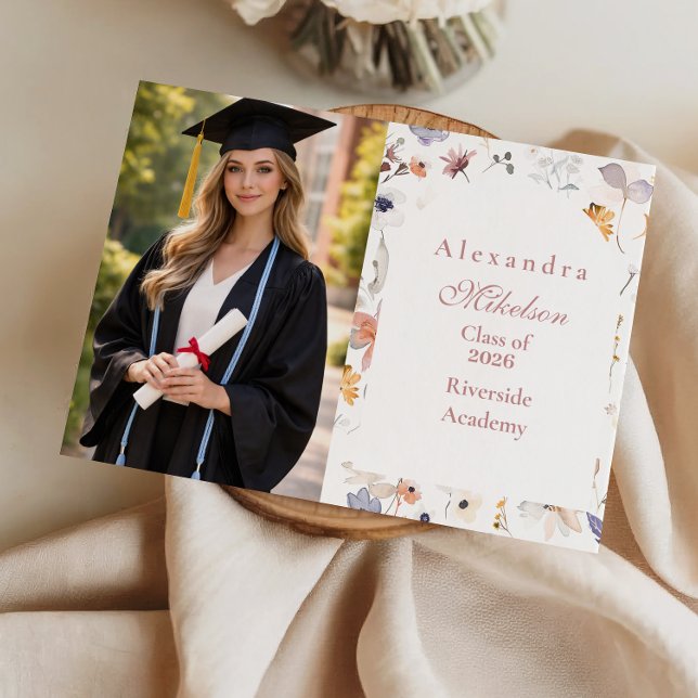 Foto Rosabruna Blommig Examen Meddelande (Skapare uppladdad)