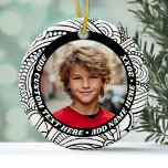 Foto - Svartvit Abstrakt Gräns - Retrotext Julgransprydnad Keramik<br><div class="desc">Ett enda foto med en vit abstrakt svart och vit gräns. Lägg till anpassningsbar runt fotot i en funky av typ Retur. Ornamenten är enkelsidig.</div>