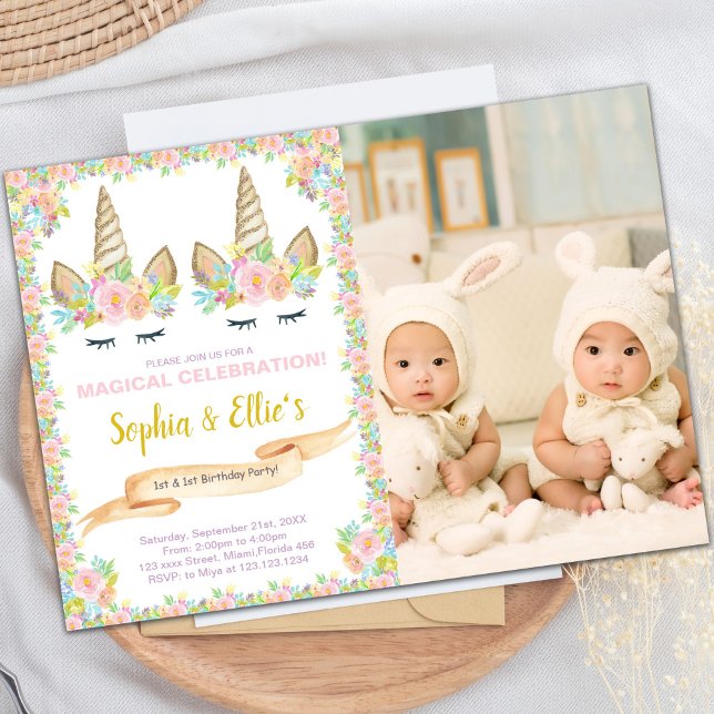 Foto Twin Blommigt Unicorn Birthday-inbjudningar Inbjudningar (Photo Twin Floral Unicorn Birthday Invitations)