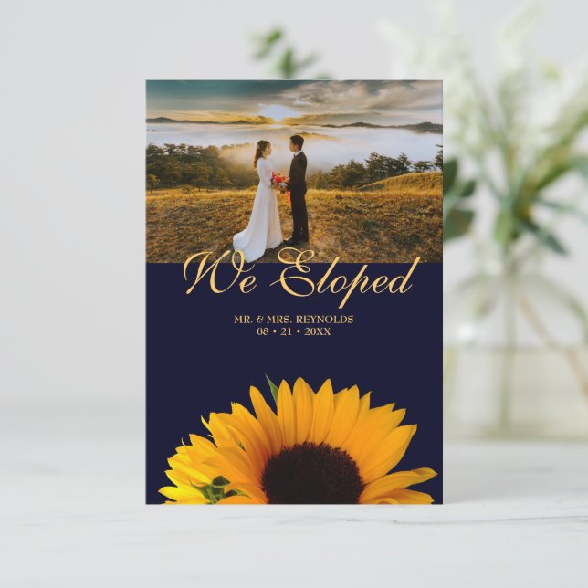 Foto vi har utvecklat ett meddelande om marinblå B Inbjudningar (Stående Fram)