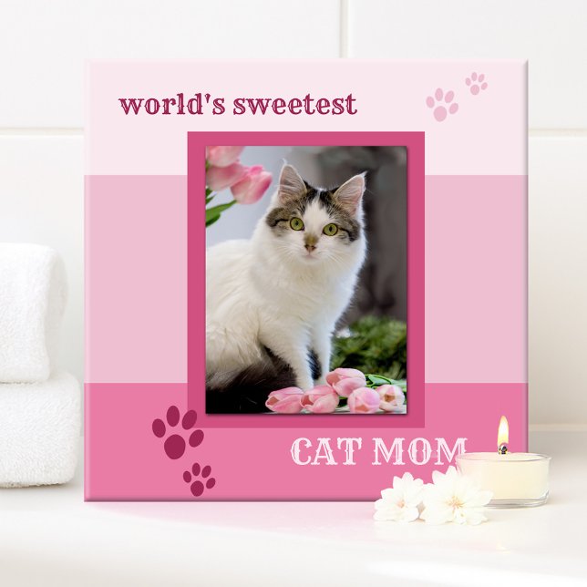 Fotobricka för Rosa rand Cute Cat Kakelplatta (Cute tile featuring a photo of your own favorite kitty framed by a pink striped design with cat paws)