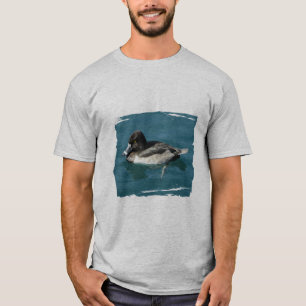 Fotofågel vid Sjö Vatten vid Ring med hakar vid An T Shirt