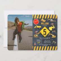 Fotofödelsedag för byggnadsmaskiner i Lastbilar