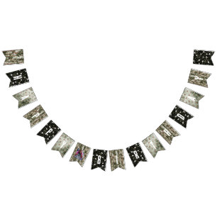 Fotofödelsedagsbuntning av skogsträtt vimplar