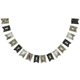 Fotofödelsedagsbuntning av skogsträtt vimplar