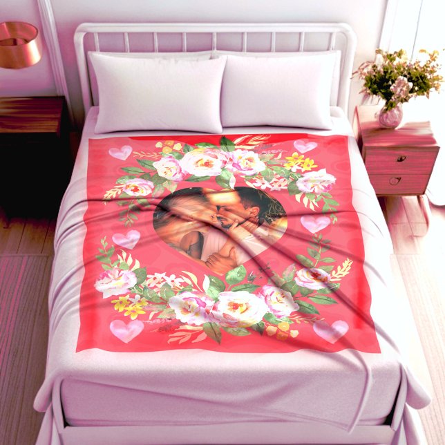Fotofoto för familjen Cute kärlek Fleecefilt (Love blanket. Heart shaped photo with flowers and hearts.)