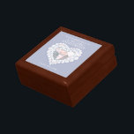 Fotofru för 3:e månsten i bröllop minnesask<br><div class="desc">Graphic moonstone pärlor hjärteffekt bevarar trinket presentbox. Perfekt för att visa upp en speciell gåva från extra till din fru på en speciell 3:e bröllop-årsdag eller vid andra särskilda tillfällen. Anpassningsbar med ditt eget foto ord och eget data. Designad av Sarah Trett för www.mylittleeden.com</div>