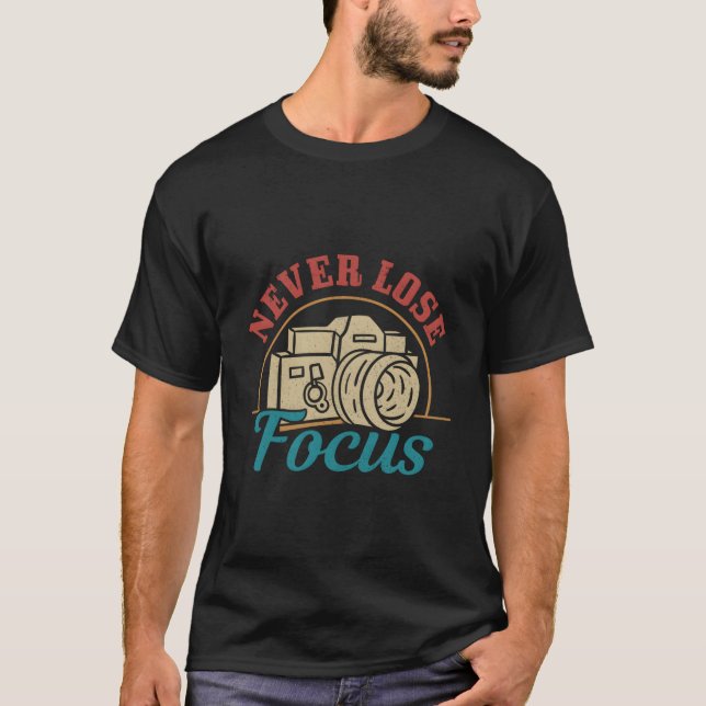 Fotograf Aldrig Förlorar Fokus Kamera Fotografi T Shirt (Framsida)