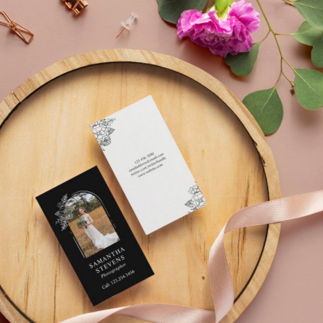 Fotograf Black White Blommigt Arch Hand plockade Visitkort (Skapare uppladdad)