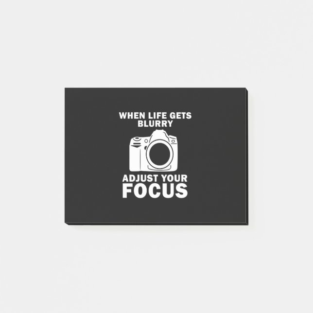 Fotograf justerar fokus post-it block (Framsida)