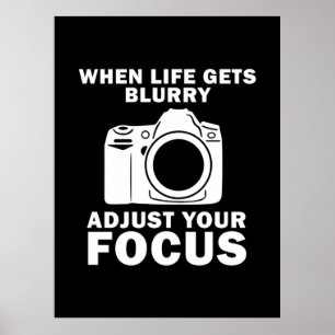 Fotograf justerar fokus poster