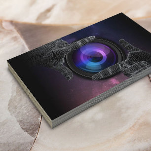 Fotografen räcker inramad kamerafotografi visitkort