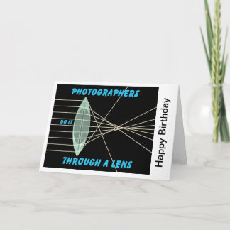 fotografer gör det genom en lins kort