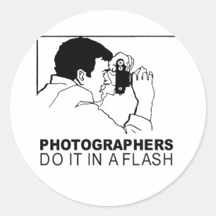 fotografer gör det i en blixt runt klistermärke
