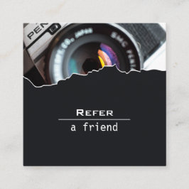 Fotografer refererar till en vän fyrkantigt visitkort
