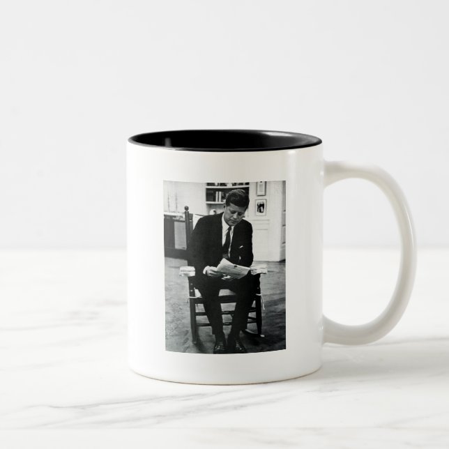 Fotografera av John F. Kennedy 2 Två-Tonad Mugg (Höger)