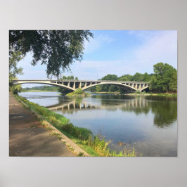 Fotografera bro över floden Loire i Tours Frankrik Poster