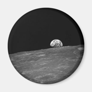 Fotografera först av en Earthrise som tas av Magnet