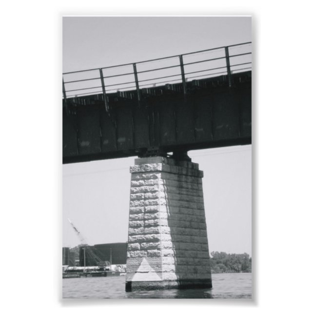 Fotografi av Alfabet Brev T6, svart och vit 4 x 6 (Framsidan)