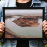 Fotografi av Canyon- och floddronbilder. Bergsklip Poster<br><div class="desc">Fotografi av bergskanyon och floddraoner poster.</div>