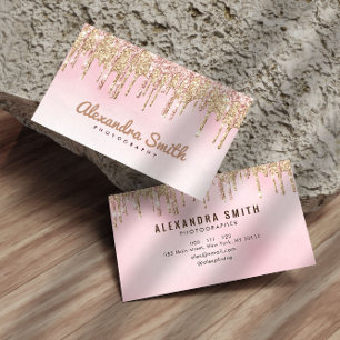 Fotografi av droppskript i rosa och guld glitter visitkort