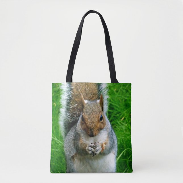 Fotografi av en Cute Squirrel i en trädgård Tygkasse (Framsida)