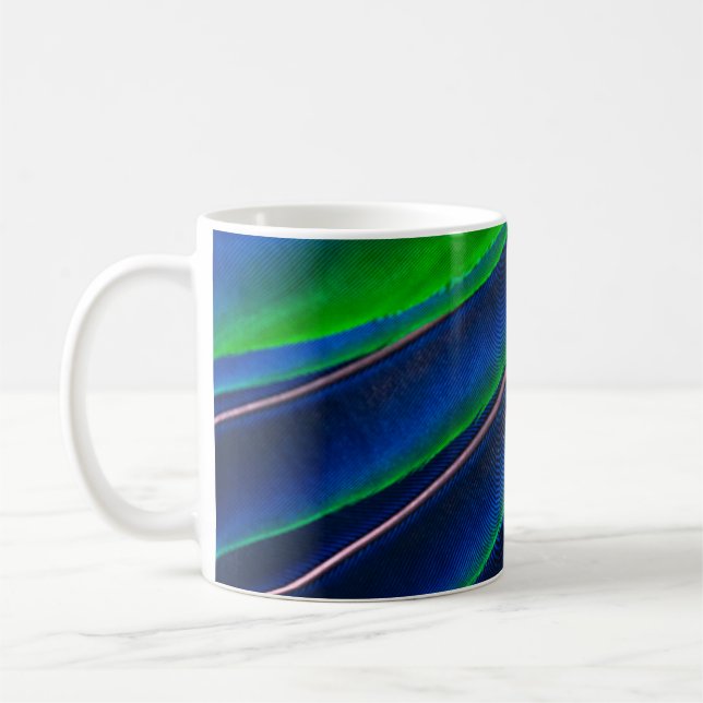 Fotografi av grönt och blå fjädrar kaffemugg (Vänster)