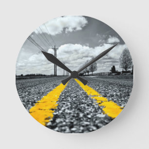 Fotografi av Kreativet gult Asphalt Highway Road Rund Klocka