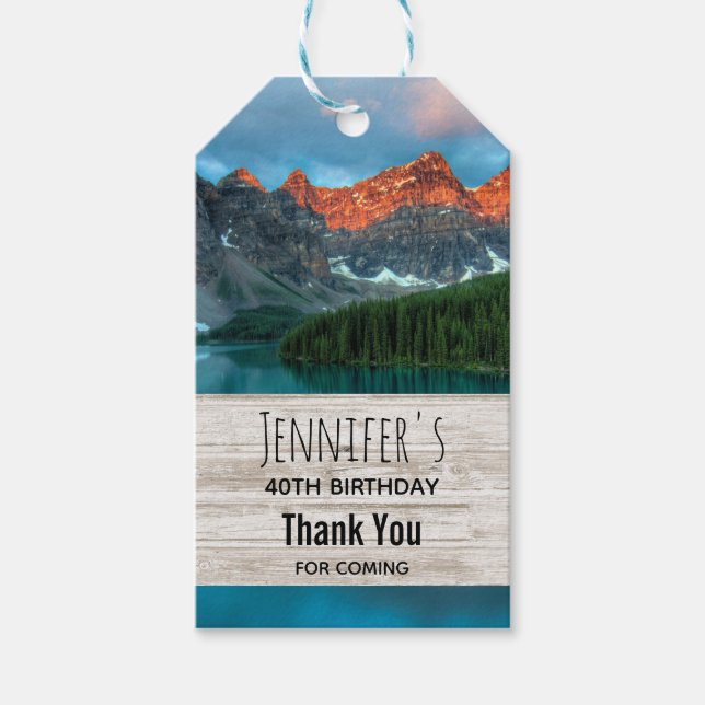 Fotografi av landskapet i det scena berget presentetikett (Framsidan)