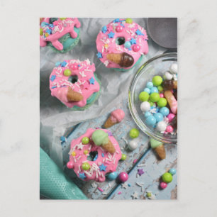 Fotografi av livsmedel Frosted Rosa Donut Macarons Vykort