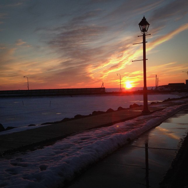 Fotografi av väggkonst nära hamnen (Skapare uppladdad)