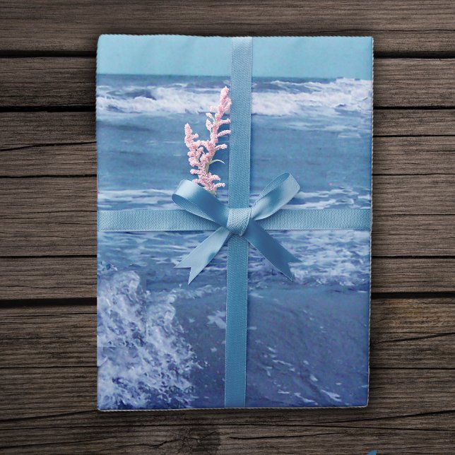 Fotografi av Vinkara moln i Himlar vid blåa Atlant Presentpapper (Blue Atlantic Ocean blue skys white cap waves from real photo on roll of gift wrapping paper.)