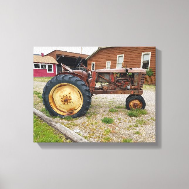 Fotografi för gammalt Rusty Antique Farm Tractor Canvastryck (Framsida)