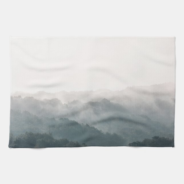 Fotografi för skogstyp i Foggy Forest Kökshandduk (Horisontell)