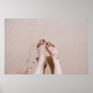 Fotografi med selektiv fokus på fötter med tatueri poster