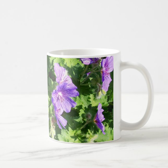 Fotografi över blå Geranium-Blommigt Kaffemugg (Höger)